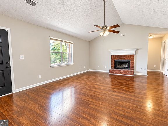 5th image of 302 Lacebark Ln