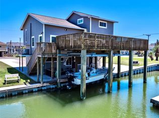 303 Tahiti Rd, Tiki Island, TX 77554