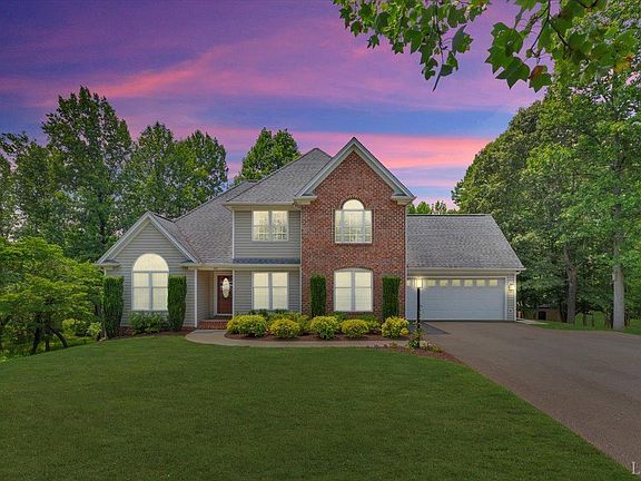 2nd image of 643 Woodland Dr