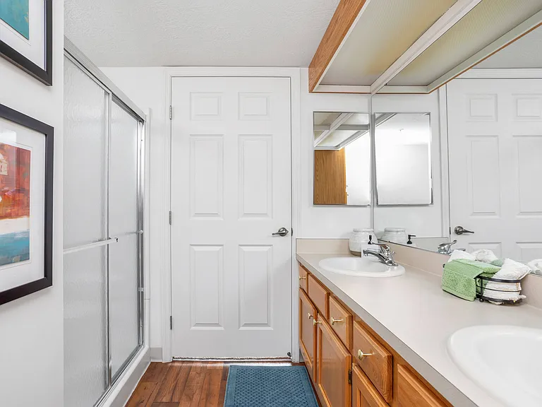 Spacious Bathroom