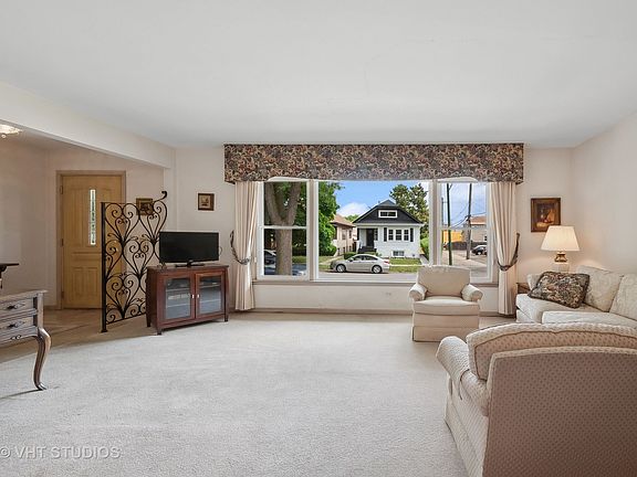 3rd image of 7215 W Clarence Ave