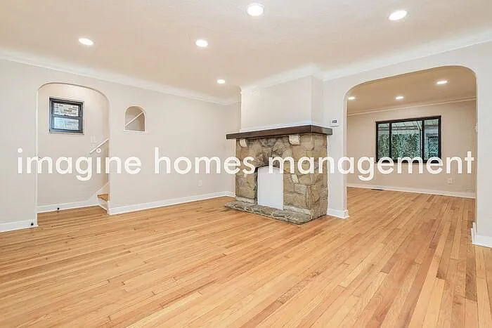 3 bed, 1.0 bath, 1292 sqft, $1,850 — Photo 2