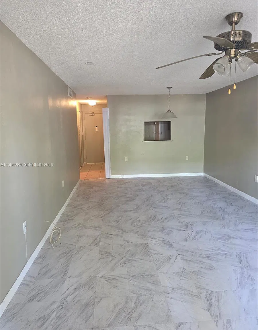 Capri Gardens Condo — Photo 2