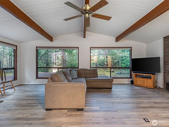 5th image of 440 Trailwood Dr.