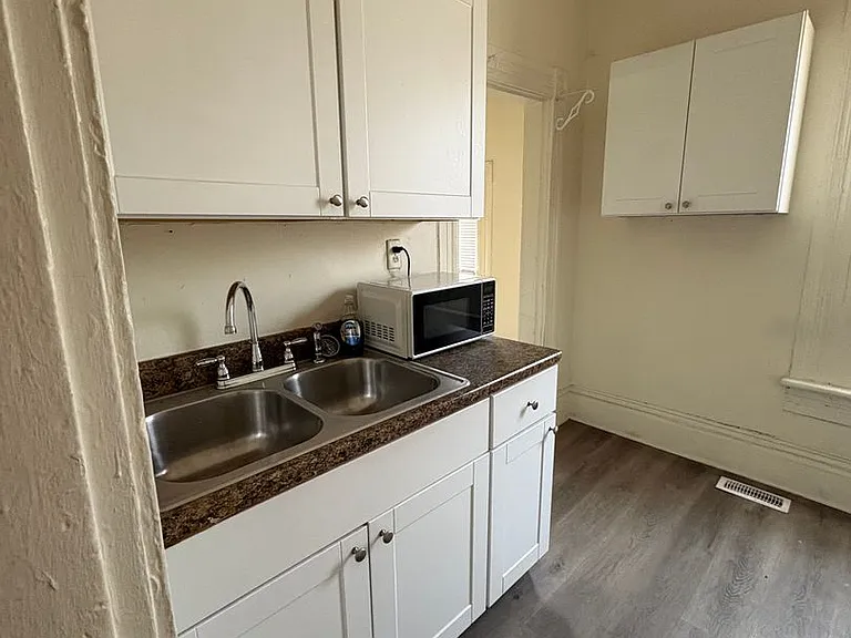1107 S Willow St — Photo 11