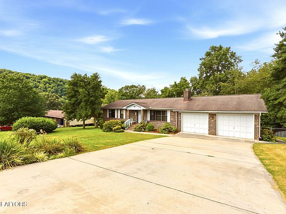 2nd image of 624 Greenwood Dr