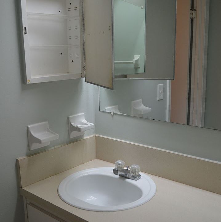1st image of 115 S Lois Ave APT 102