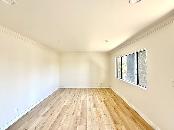 4th image of 113 N Grand Oaks Ave APT 2