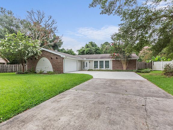 2nd image of 215 Celeste Dr