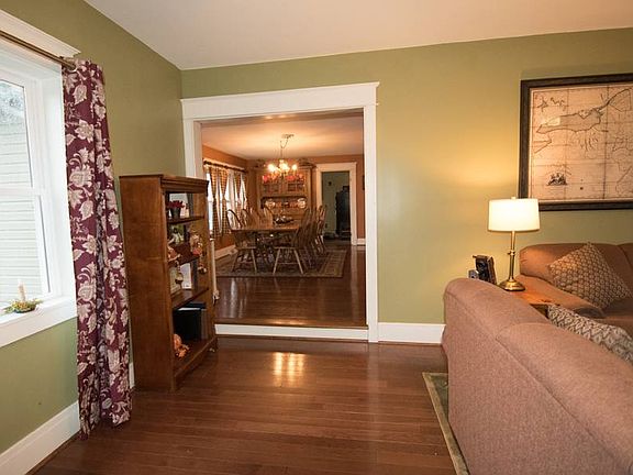 5th image of 33 Moulton Ave