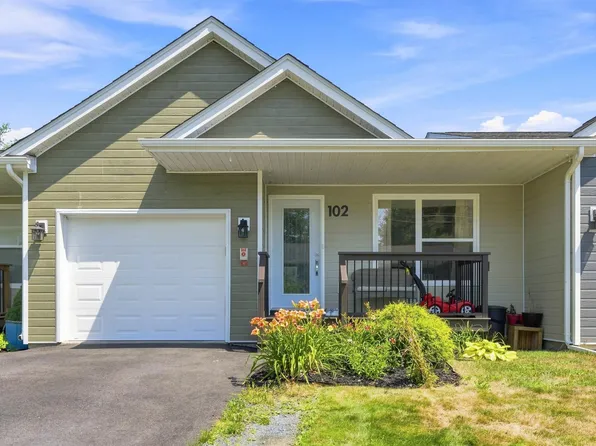 102 Crossfield Rdg, Middle Sackville, NS B4E 0N2