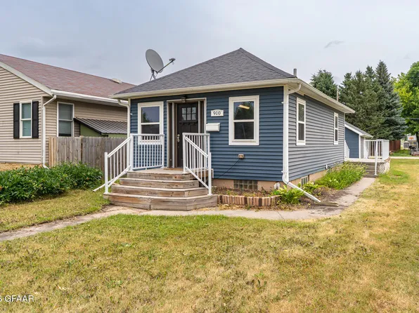 910 2nd Ave NE, East Grand Forks, MN 56721
