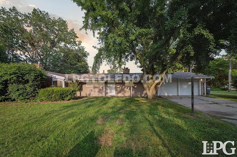 1st image of 3116 W Lincolnshire Blvd Unit A