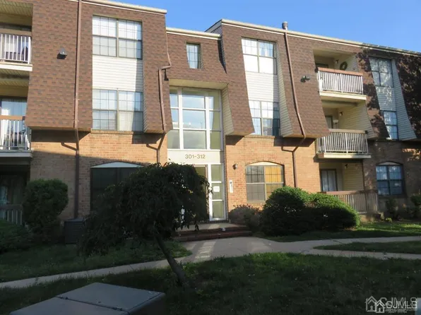310 Hidden Village Dr, Perth Amboy, NJ 08861