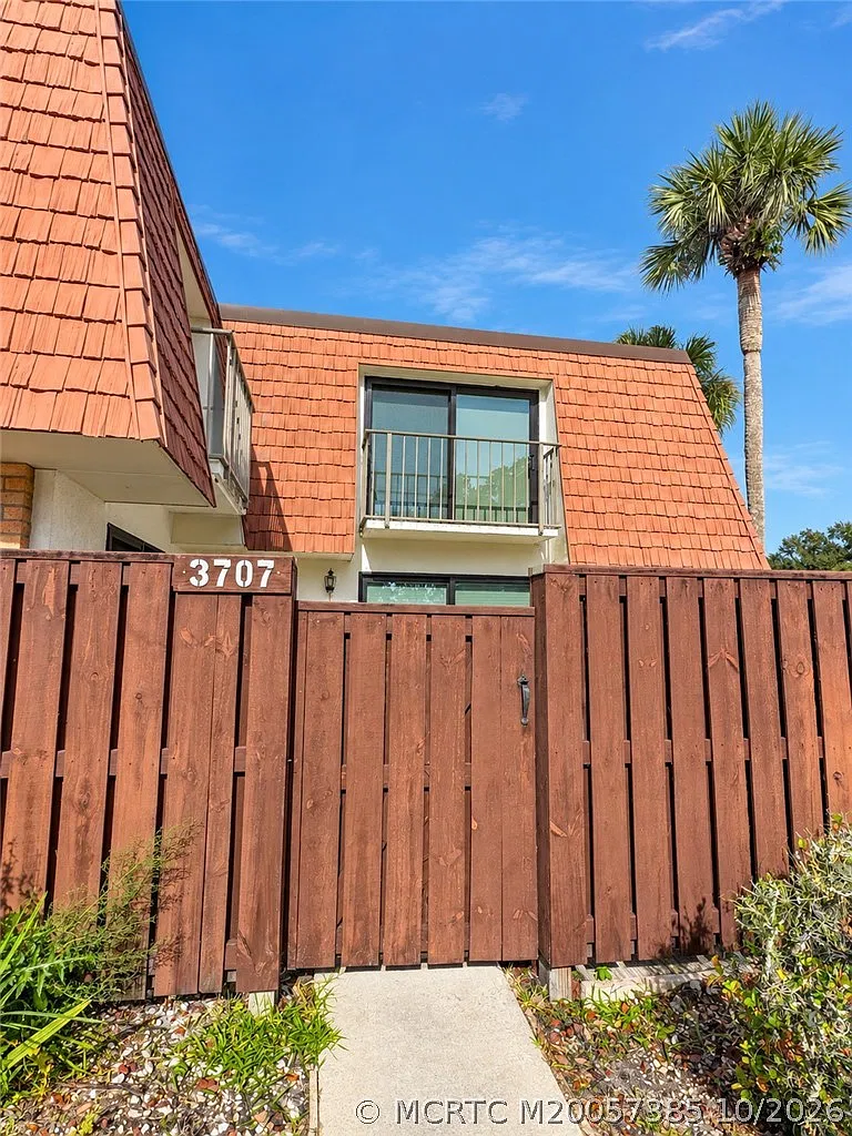 2 bed, 2.5 bath, 1236 sqft, $2,100 — Photo 2