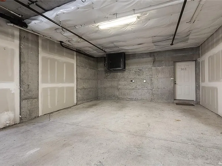 303 Bellevue Way SE — Photo 27