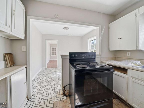 4th image of 1564 Columbia Dr