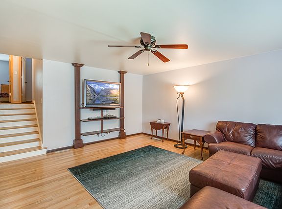 4th image of 1327 Royal Dr