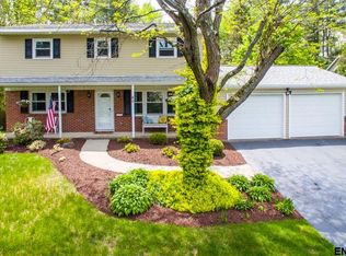 60 Appletree Ln, Clifton Park, NY 12065