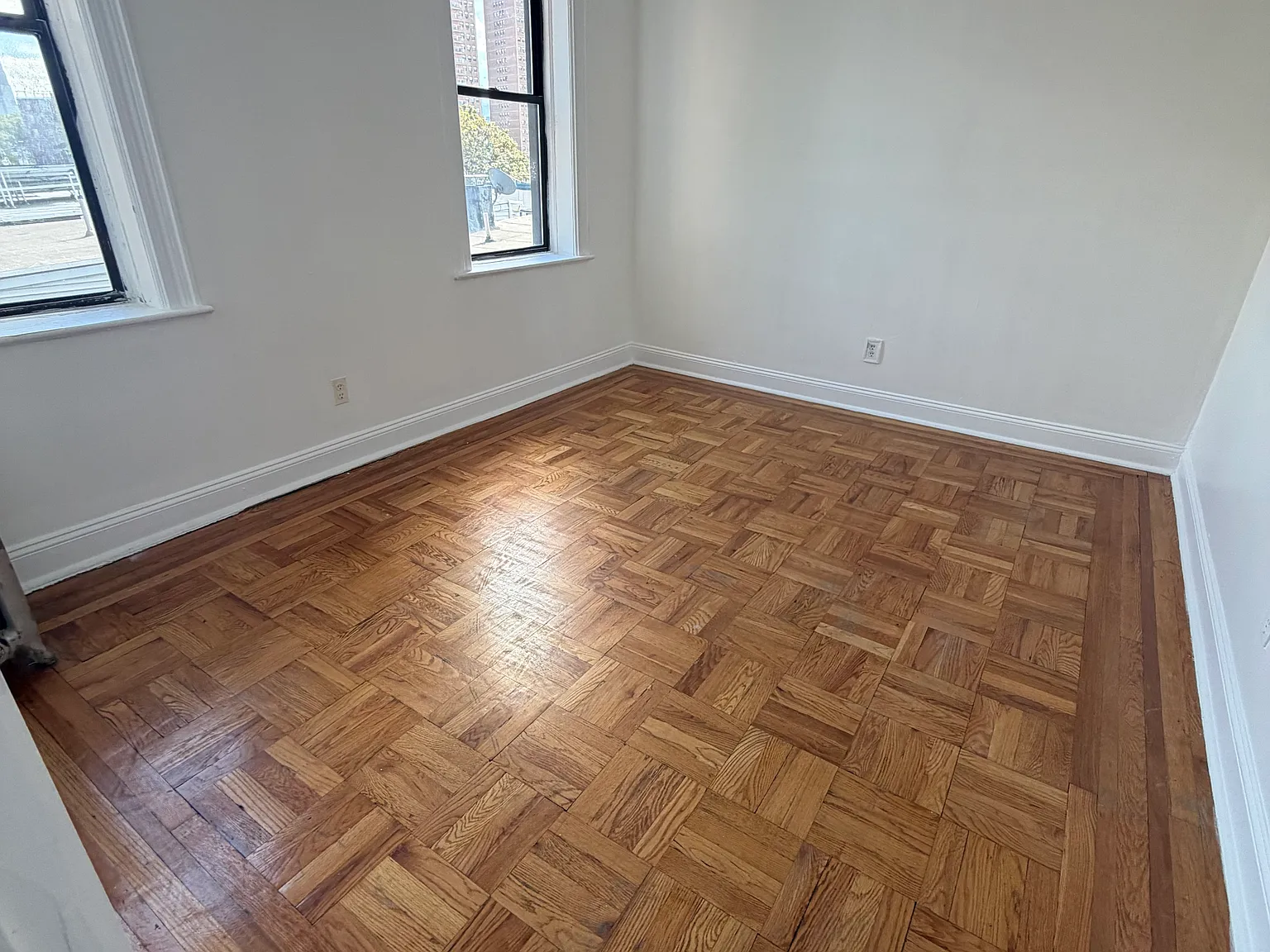 1 bed, 700 sqft, $2,100 — Photo 3