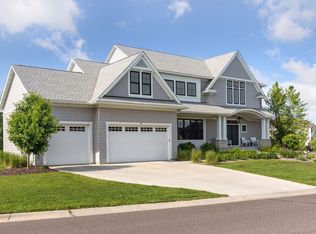 25 Rapp Farm Blvd, North Oaks, MN 55127