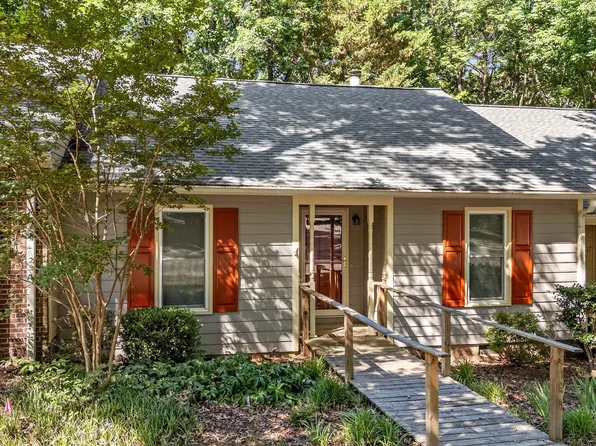 125 Boldleaf Ct, Cary, NC 27513