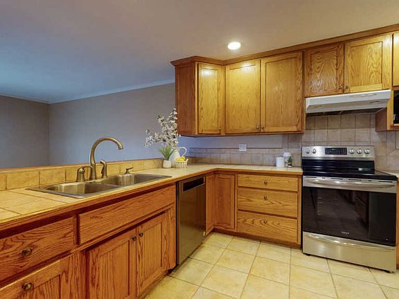 5th image of 4441 Walden Ln NE