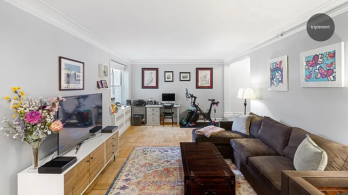 Sold by Triplemint | media 2