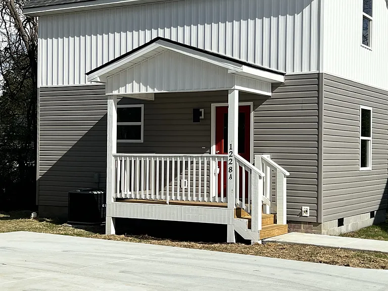 1228 Sholar Ave — Photo 1