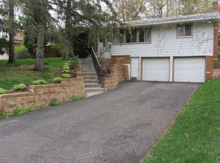 2074 Western Ave N, Roseville, MN 55113