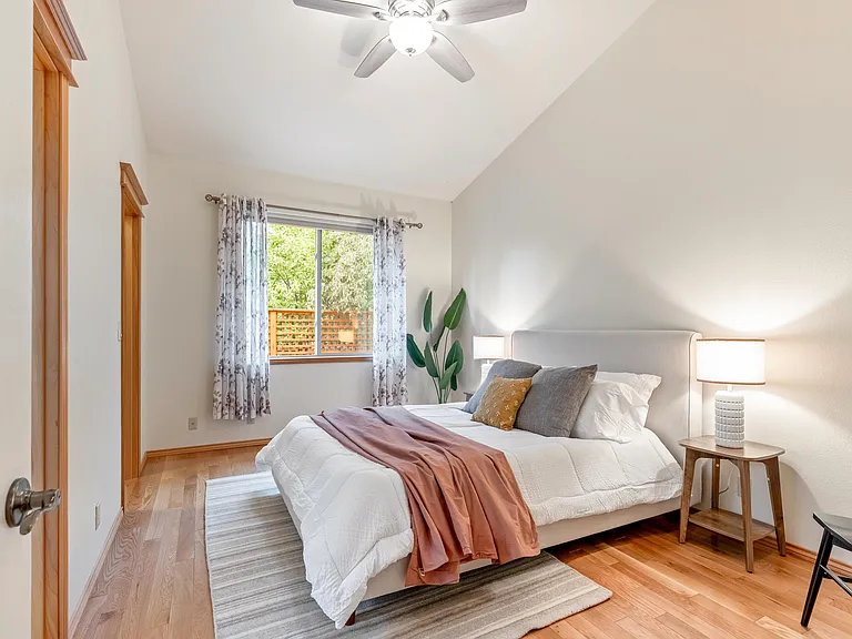 1009 SW Crosscut Ct — Photo 17