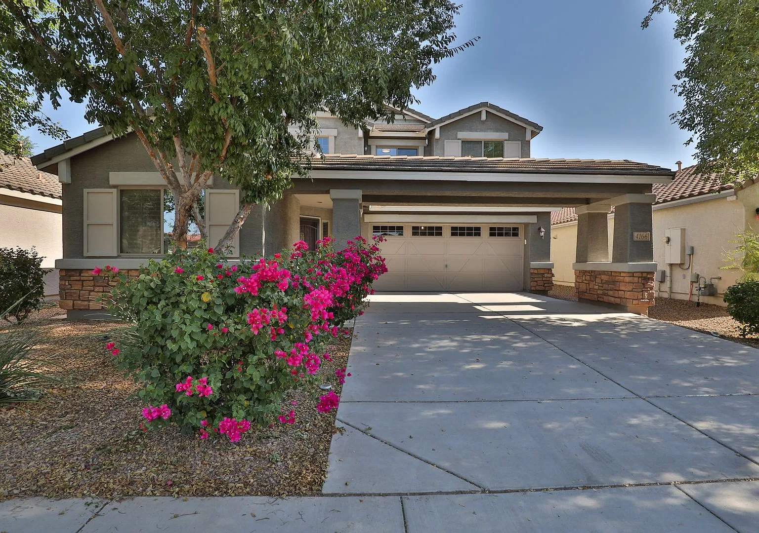 Spacious 4-Bedroom Power Ranch Home with Downstairs Bedroom, Loft, Balcony & Incredible Community... — Photo 2