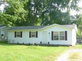 403 E Logan St, De Soto, IL 62924