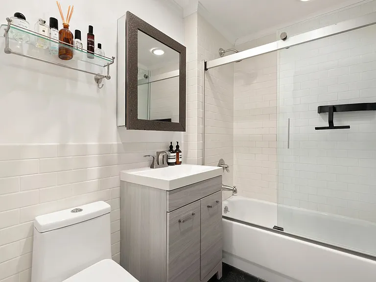 516 W 47th St #N7B — Photo 7