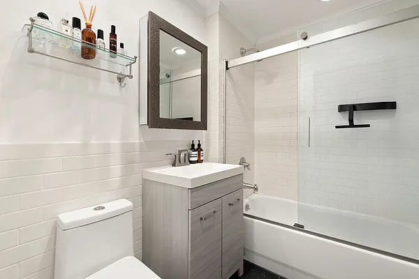 Bathroom, photo 2