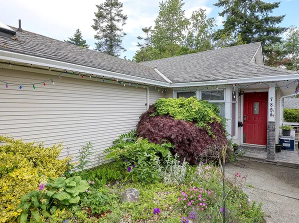 785 Park Pl #B, Courtenay, BC V9N 8N1