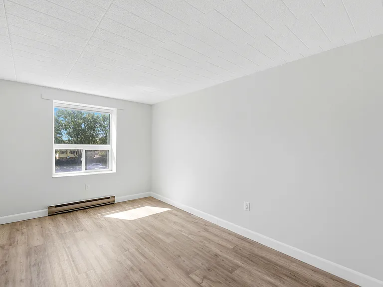 100 McFarlane Ave — Photo 21