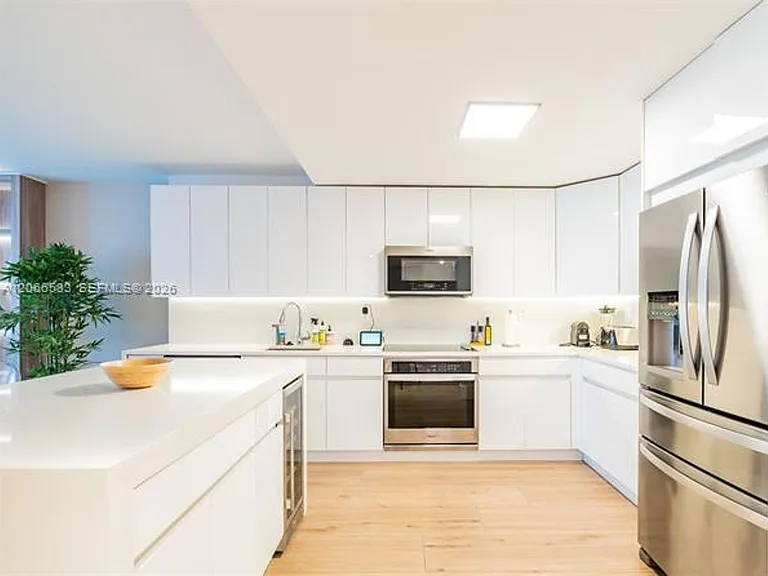 2301 Collins Avenue Cu #719 — Photo 1