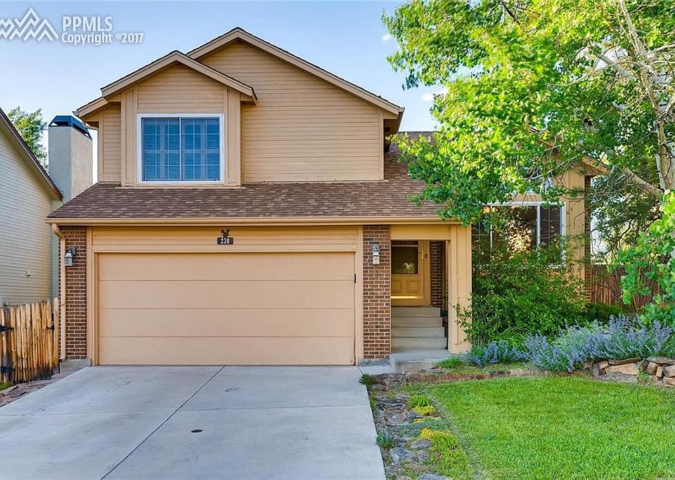 Oh-so-desirable, Gleneagle neighborhood!