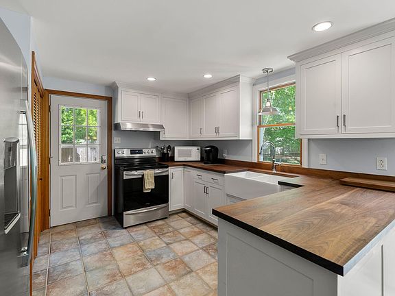 2nd image of 42 Indian Hill Road