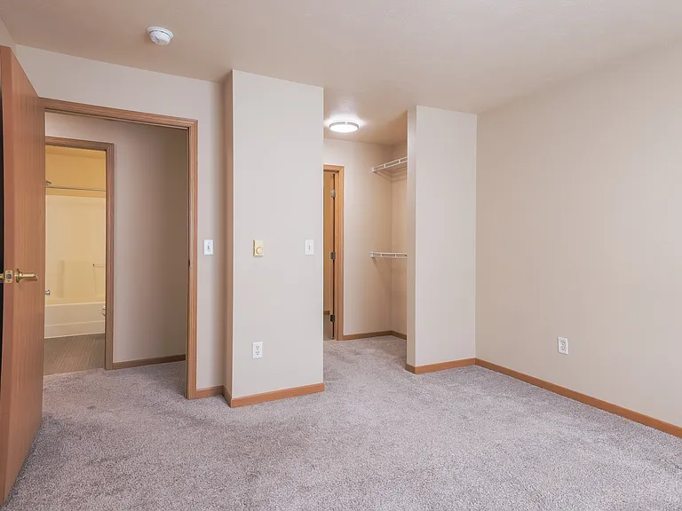 Amber Valley Apartments — Photo 7