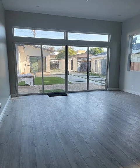 22520 Clarendon St — Photo 24