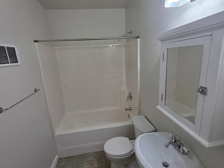 340 N Grove Ct — Photo 17