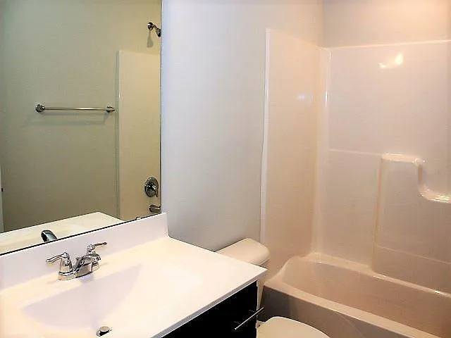 1079 Shoreside Dr — Photo 4