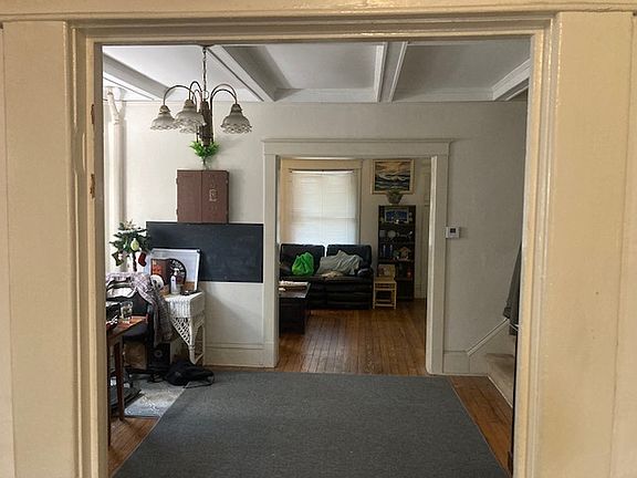 4th image of 110 Mount Kemble Ave