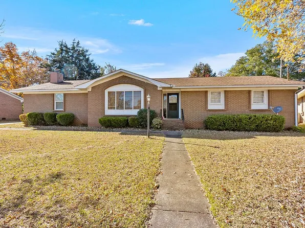 709 Meadowridge Dr, Warner Robins, GA 31093