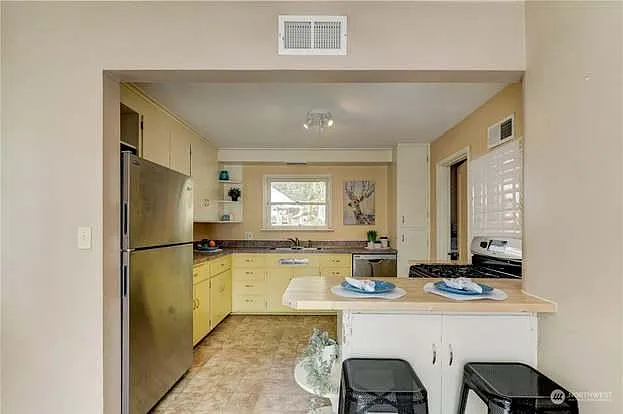 2113 Adams St SE #A — Photo 9