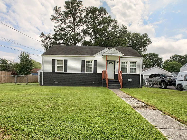 626 Sedgefield Dr — Photo 1