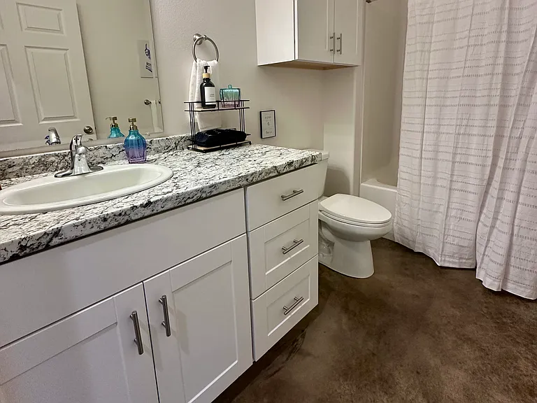 504 S Alder St #4 — Photo 4