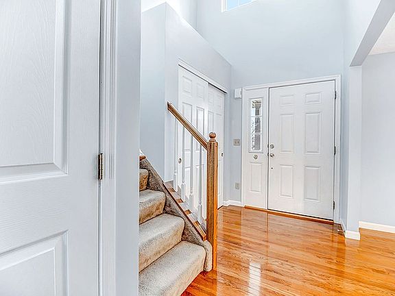 3rd image of 6463 Jennifer Ct